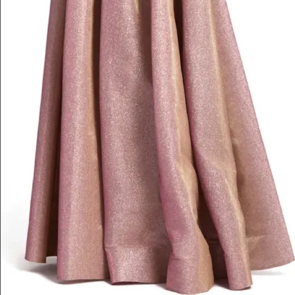 Metallic Plunge Neck Pleated
IEENA FOR MAC DUGGAL - Picture 4 of 13